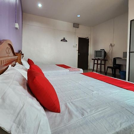 Oyo 90743 Hotel Ban Cheong Kangar Exterior foto