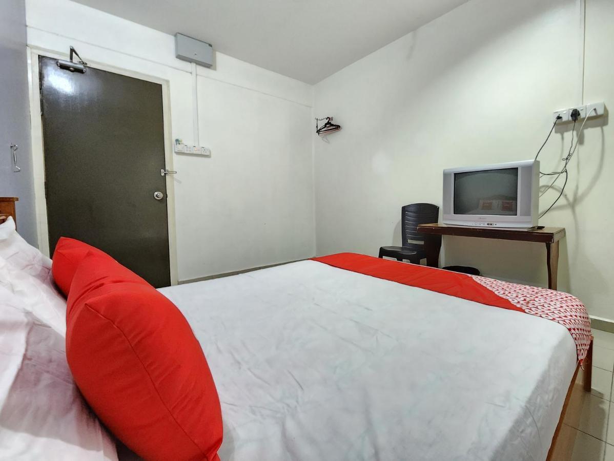 Oyo 90743 Hotel Ban Cheong Kangar Exterior foto