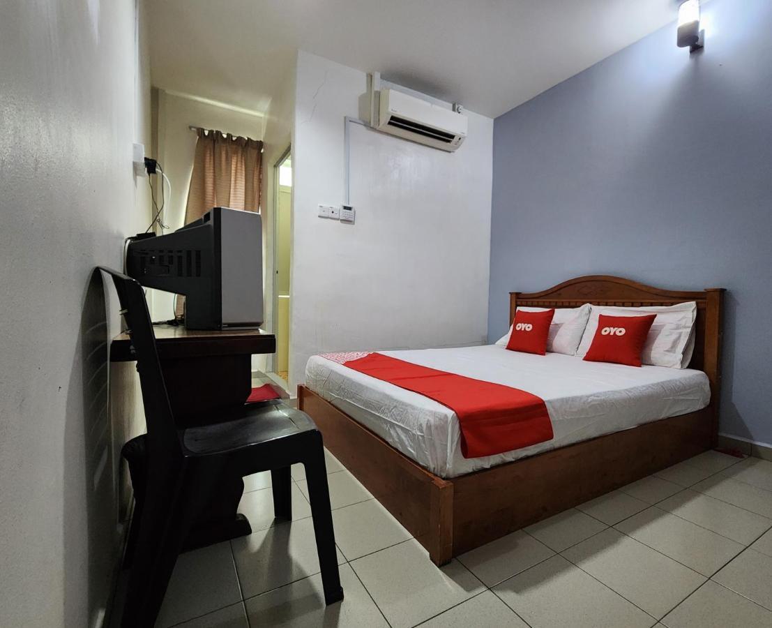 Oyo 90743 Hotel Ban Cheong Kangar Exterior foto