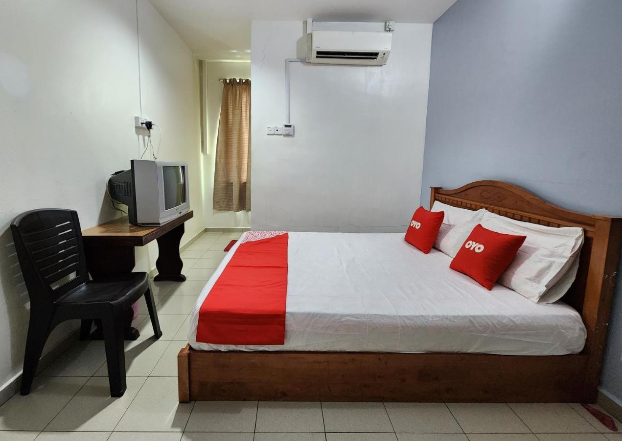 Oyo 90743 Hotel Ban Cheong Kangar Exterior foto