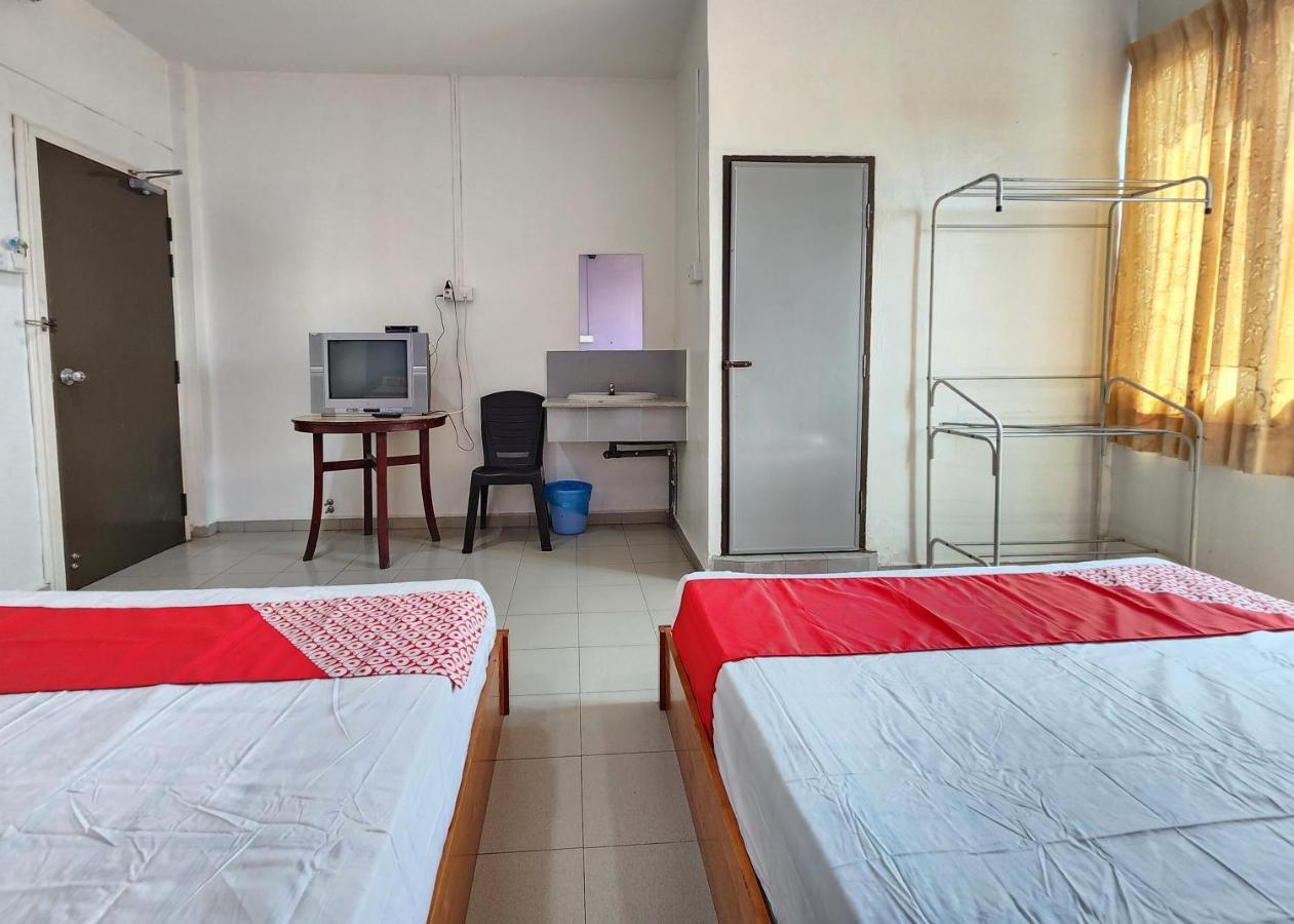 Oyo 90743 Hotel Ban Cheong Kangar Exterior foto