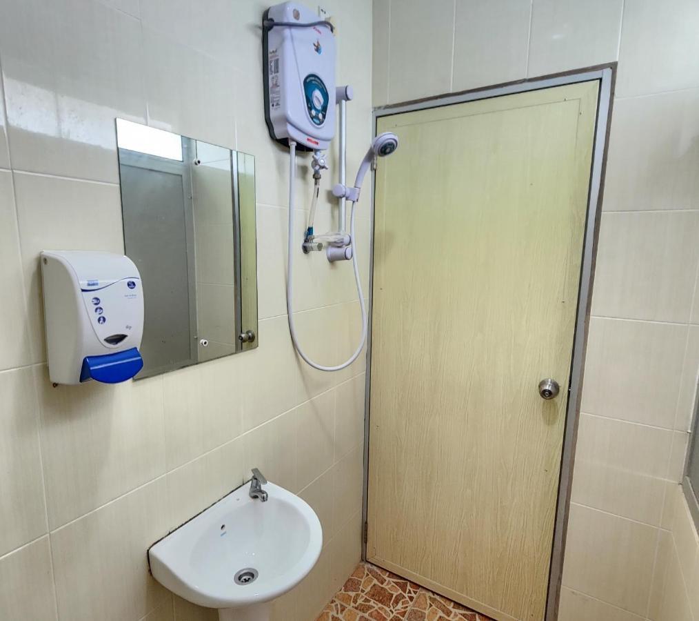 Oyo 90743 Hotel Ban Cheong Kangar Exterior foto