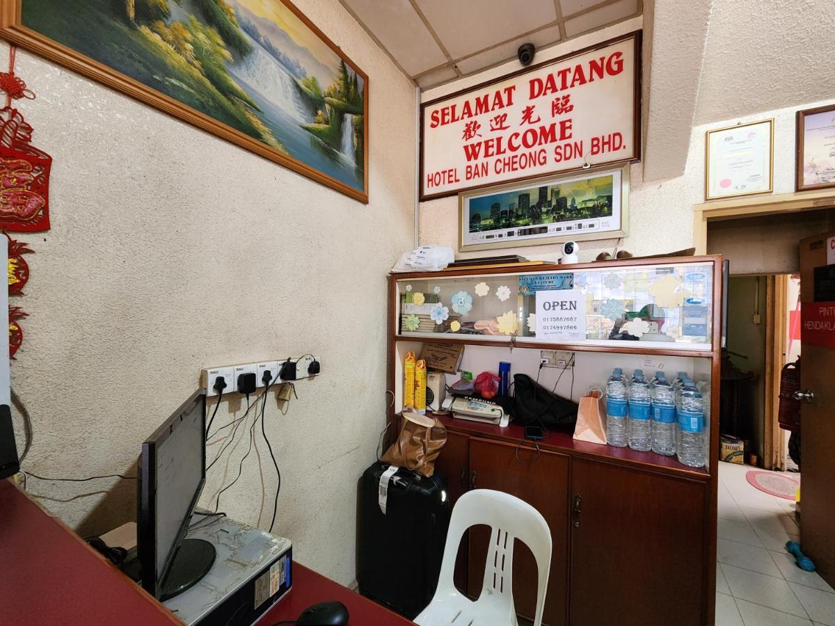 Oyo 90743 Hotel Ban Cheong Kangar Exterior foto